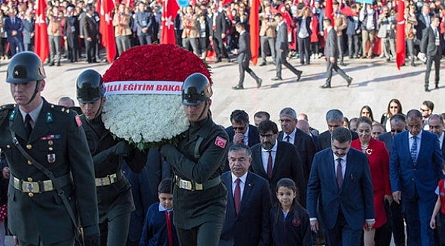 Anıtkabir'e ilk ziyaret çocuklardan