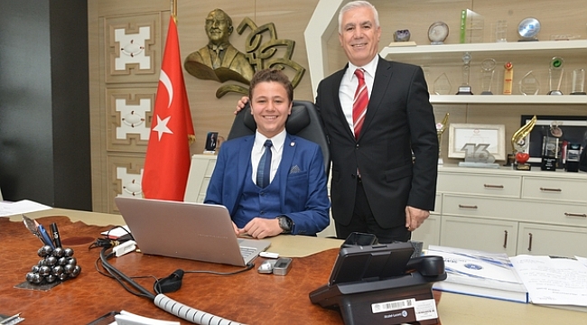 Bozbey'in makamı öğrencilerin oldu