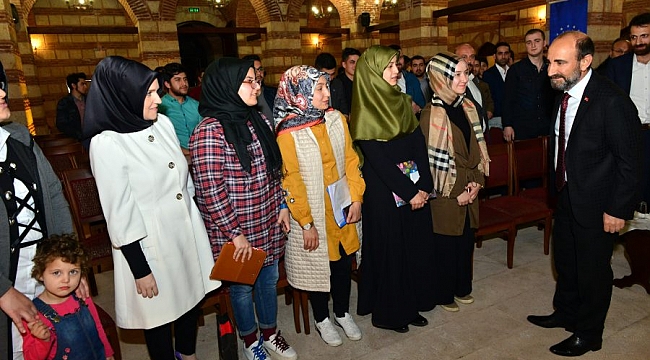 Edebali gençlerle buluştu