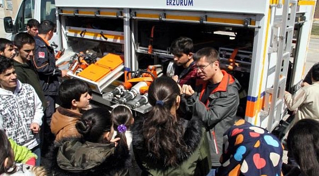 Engelli öğrencilere deprem eğitimi