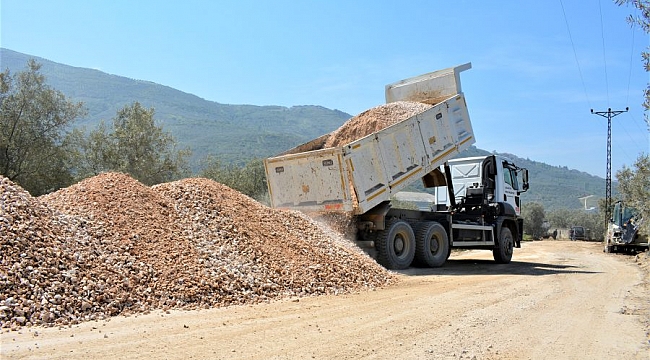 Gemlik'te bağlantı yolları elden geçiyor