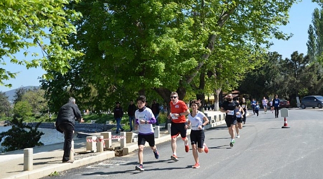 İznik'te tarihi kent ve çocuk koşusu yapıldı