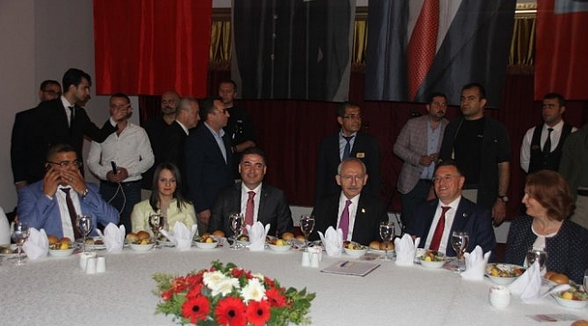 Kılıçdaroğlu muhtarlarla buluştu