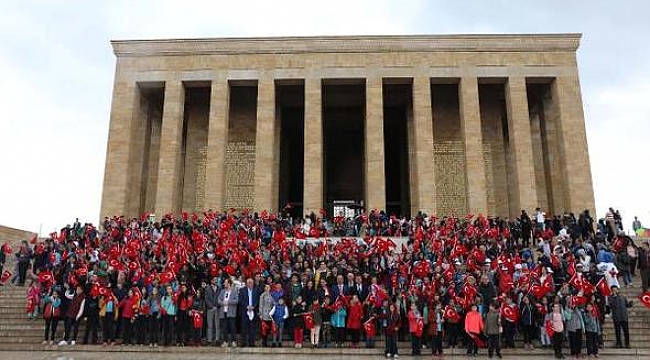 Mudanyalı öğrenciler Ata'nın huzurunda