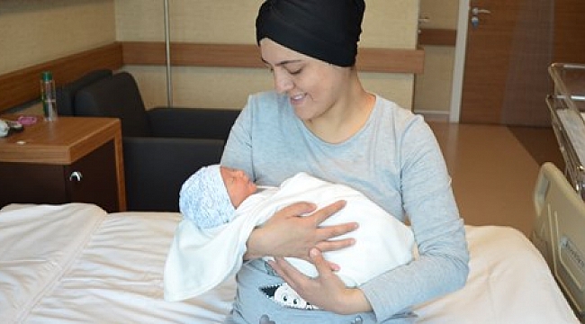 Önce tümörden kurtuldu, sonra anne oldu
