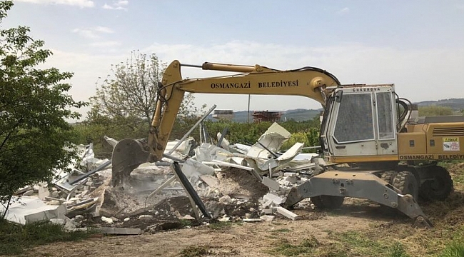 Osmangazi'de kaçak ev yıkıldı