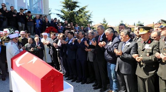 Şehit Astsubay'ı 5 bin kişi uğurladı
