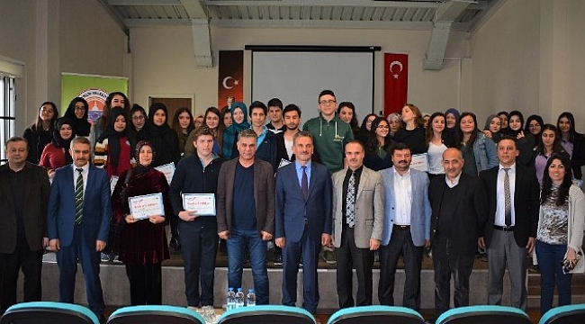Yazarlığa ilk adımı atanlar sertifikalarını aldı
