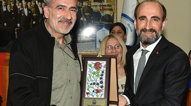 Yıldırımlı hayvanseverlere plaket