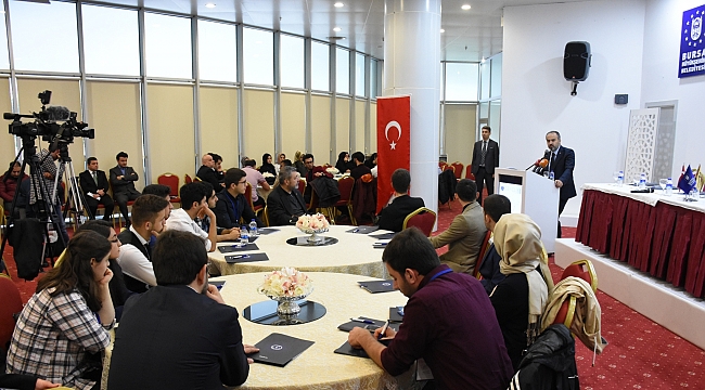 Bursa'da gençler geleceğini konuşuyor