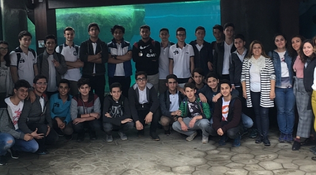 Çevre gönüllüleri hayvanat bahçesinde