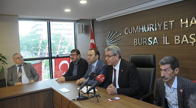 CHP Bursa'da yeni üyeler rozetlerini taktı