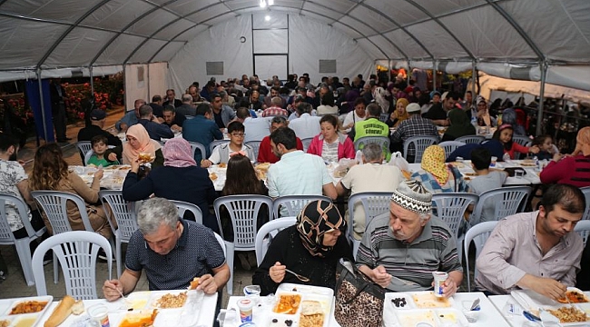 Emir Sultan'da ramazan bereketi