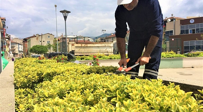 Gemlik'te park ve bahçeler yenileniyor