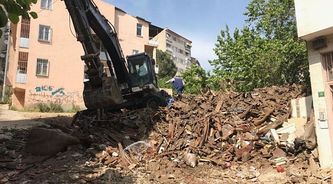 Gemlik'te yıkım sürüyor