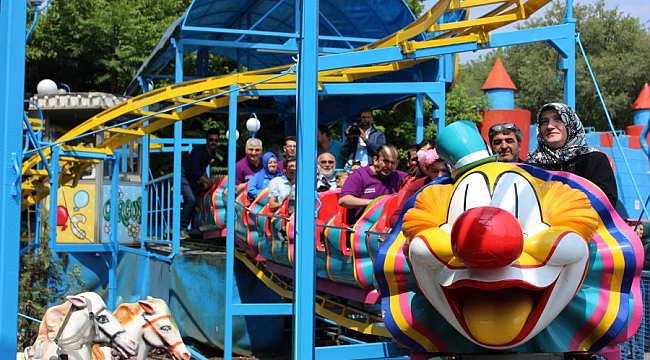 OBAM'lı öğrenciler lunaparkta eğlendi