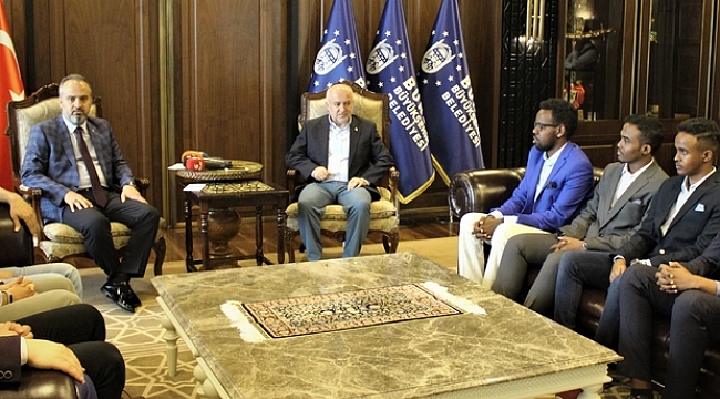 Somalili yetimlere bayram hediyesi