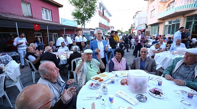 Bozbey doğduğu mahallede iftara katıldı