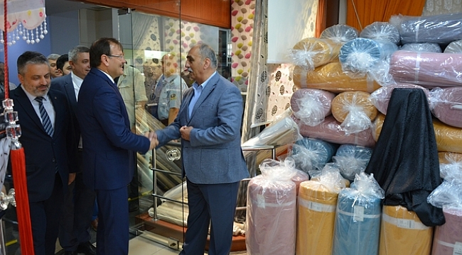 Çavuşoğlu esnafla bir araya geldi