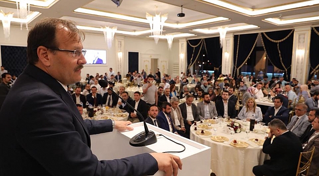 Çavuşoğlu gençlik kollarının iftarına katıldı