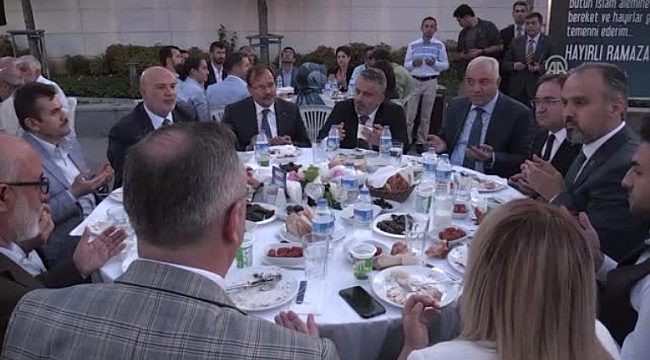 Çavuşoğlu, vatandaşlarla iftarda buluştu