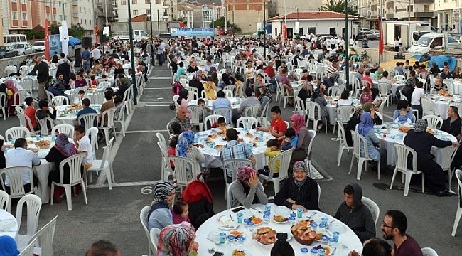 Demirtaş'ta sokak iftarı