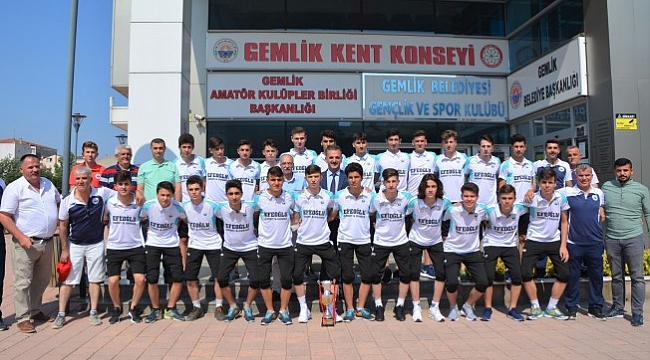 Şampiyonlar Afyon'a uğurlandı
