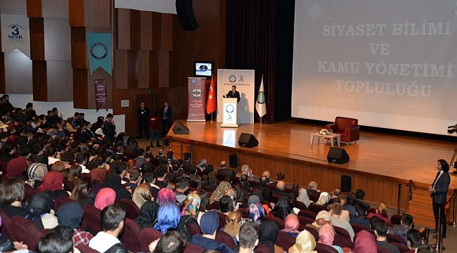 Ahmet Davutoğlu gençlerle buluştu