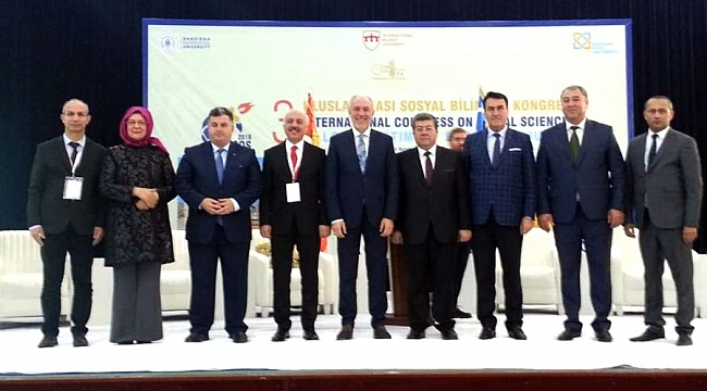 Dündar, Buhara'da Sosyal Bilimler Kongresi'ne katıldı