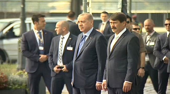 Erdoğan resmi törenle karşılandı