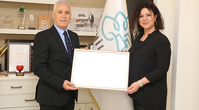 Huzurevi sakinlerine bakım yaptı gönülleri kazandı