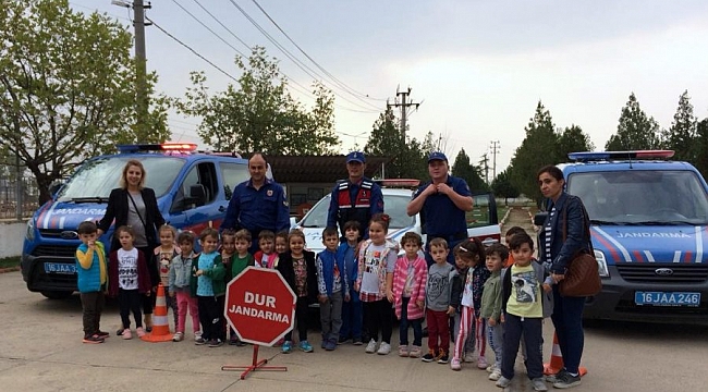 Miniklerden 'Kırmızı Düdük' kampanyasına destek