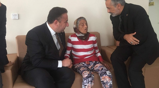 Türkiye'yi ağlatan yaşlı kadına ziyaret