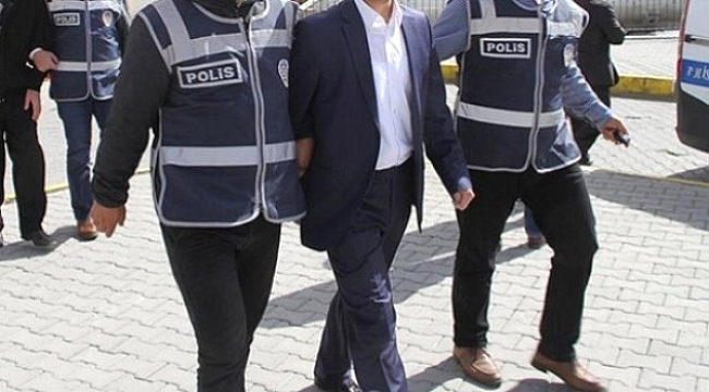 8 öğretim görevlisine FETÖ gözaltısı