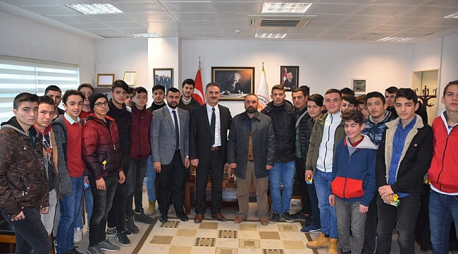 Başkan Yılmaz gençleri ağırladı