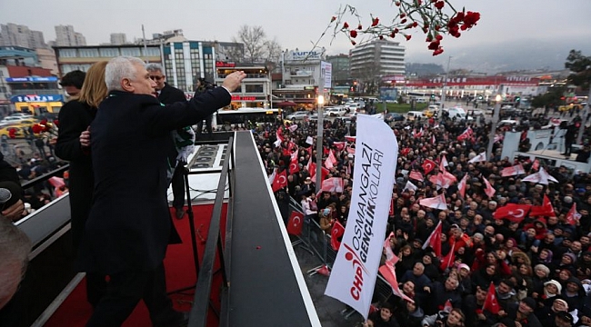 Bozbey Kent Meydanında vatandaşlarla buluştu