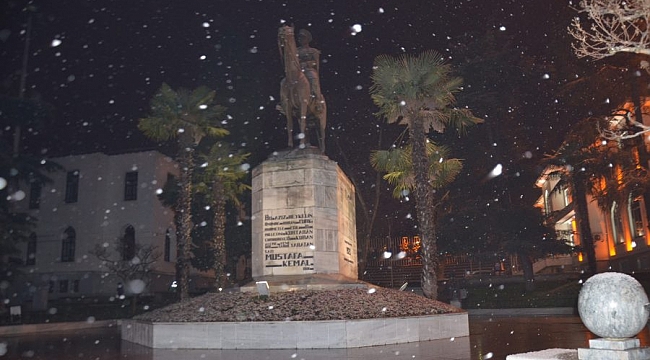 Bursa'da kar etkili oluyor