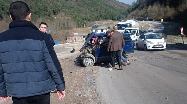 Bursa'da otomobil ile tır çarpıştı