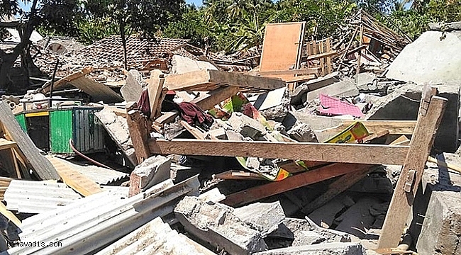 Endonezya'da şiddetli deprem