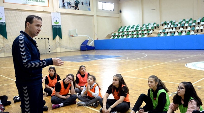Geleceğin hentbolcuları Bursa'da yetişiyor