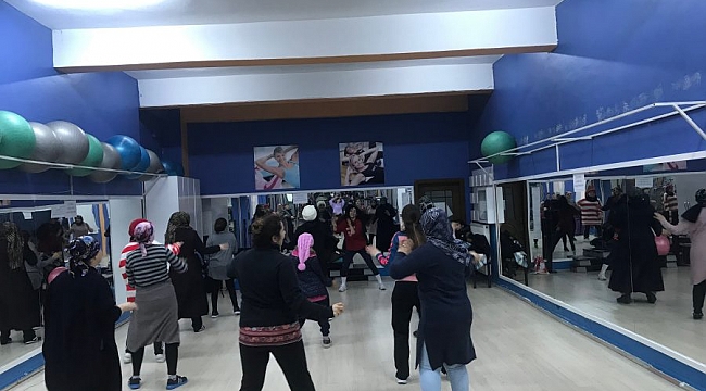 Hanımlar sağlıklı yaşam için spor yapıyor