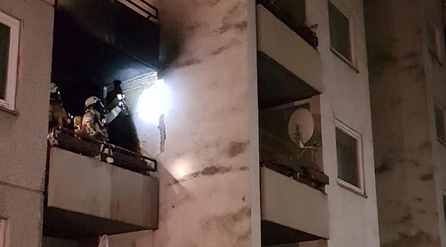 Havai fişek patlatırken parmaklarından oldu