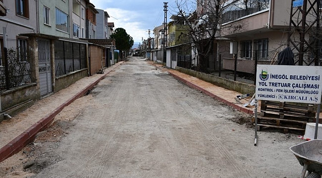 İnegöl'de tretuvar çalışmaları sürüyor