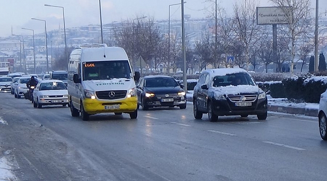 İnegöl'de yollar buz pistine döndü