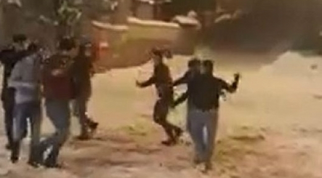 Kar yağışını dans ederek karşıladılar