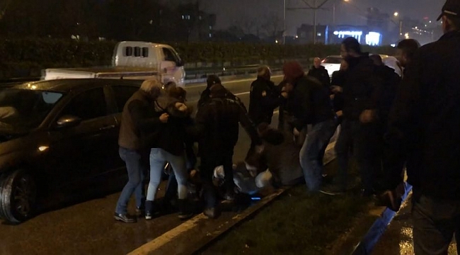Kaza sonrası birbirlerine girdiler