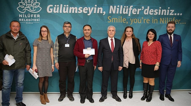 Kitap kurtlarına Bozbey'den ödül