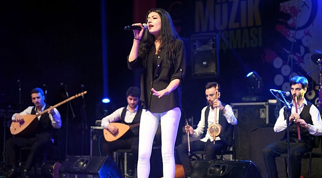 Liseli gençler yetenekleriyle büyüledi