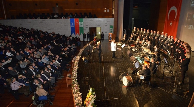 Muhtarların konserinde Bozbey'den türkü
