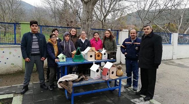 Öğrenciler kuşlara ev yaptı